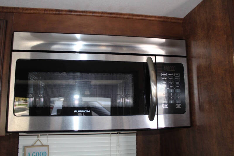 2016 Forest River Cardinal 325RL