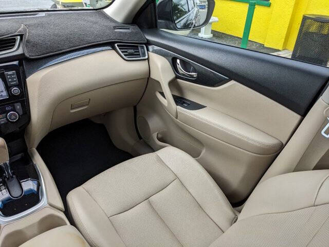 2015 Nissan Rogue 15