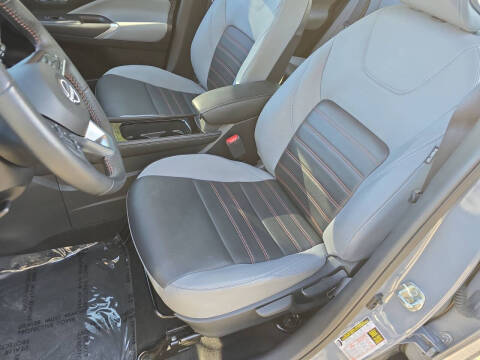 2023 Nissan Kicks SR