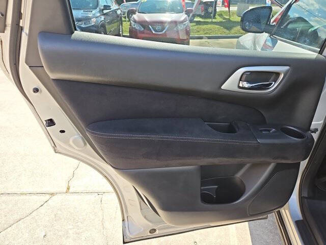 2016 Nissan Pathfinder SV