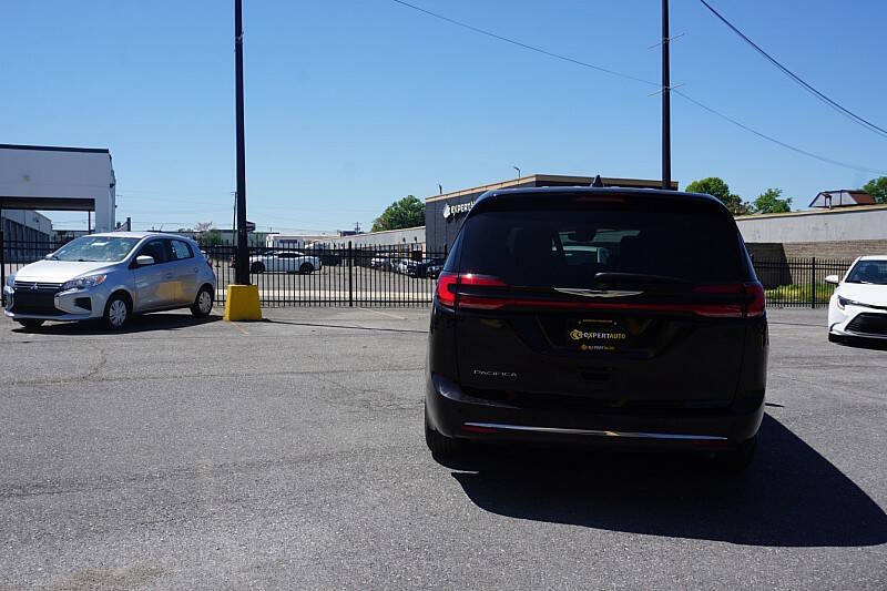 2025 Chrysler Pacifica Select