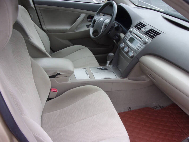 Image 8 of 2011 Toyota Camry LE