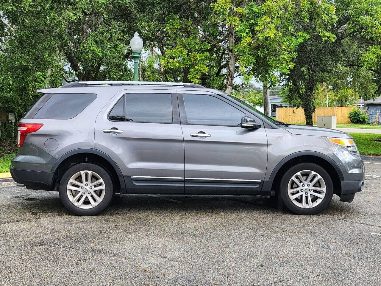 2013 Ford Explorer SUV / Crossover - $10,995
