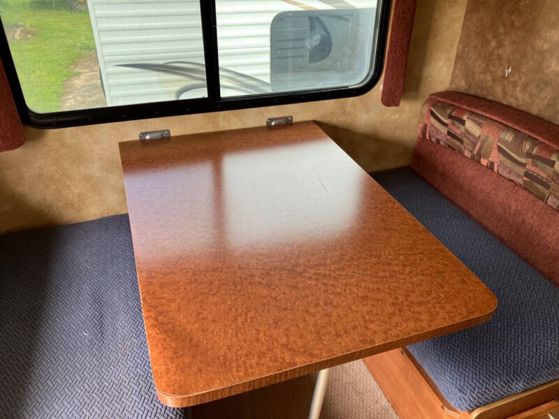 2009 Lance Camper 1181