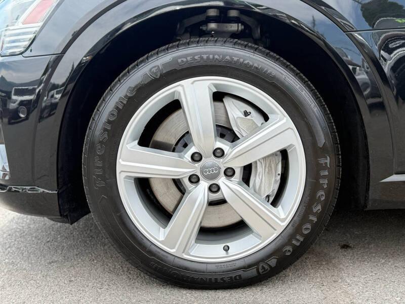 2019 Audi e-tron quattro Premium Plus