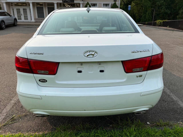 2009 Hyundai SONATA for sale at Auto Drive Sales & Service in Berlin, CT