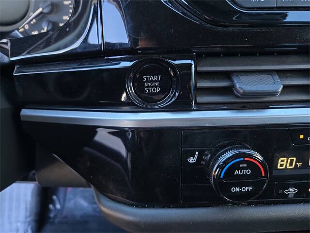 2025 Nissan Pathfinder SV