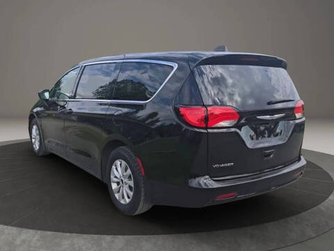 2024 Chrysler Voyager LX
