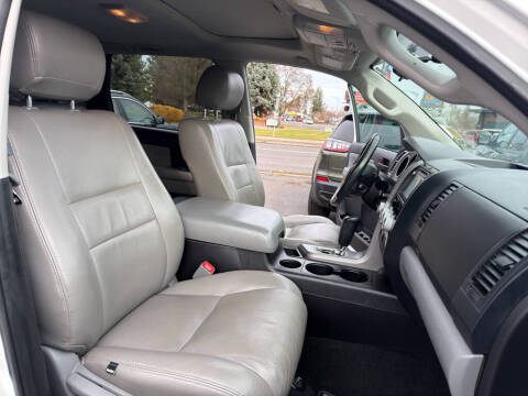 2016 Toyota Sequoia SR5