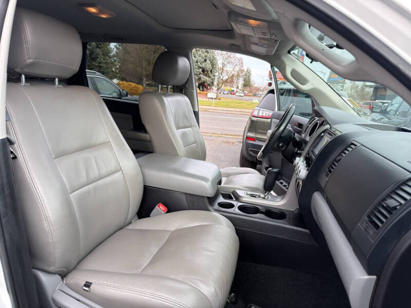 2016 Toyota Sequoia SR5