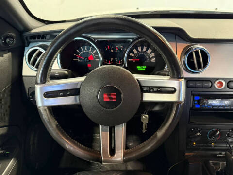 2005 Ford Mustang GT Deluxe