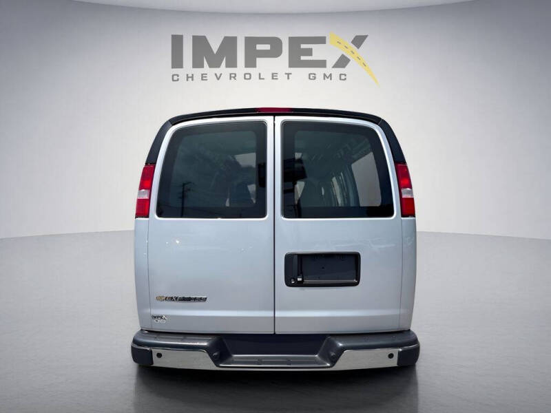 2026 Chevrolet Express 2500