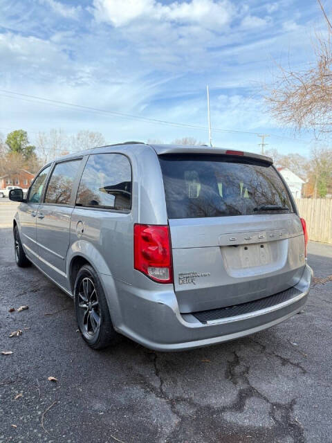 2017 Dodge Grand Caravan for sale at Joes Blvd Auto Sales in Hopewell, VA