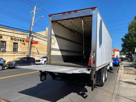 2005 Freightliner M2 106