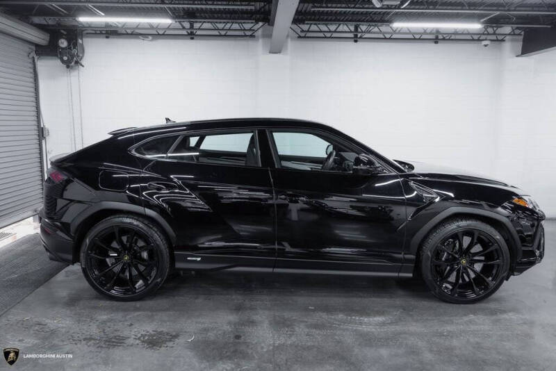 2023 Lamborghini Urus S