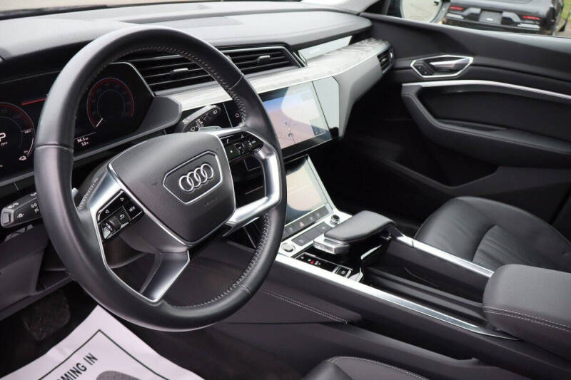 2021 Audi e-tron quattro Premium