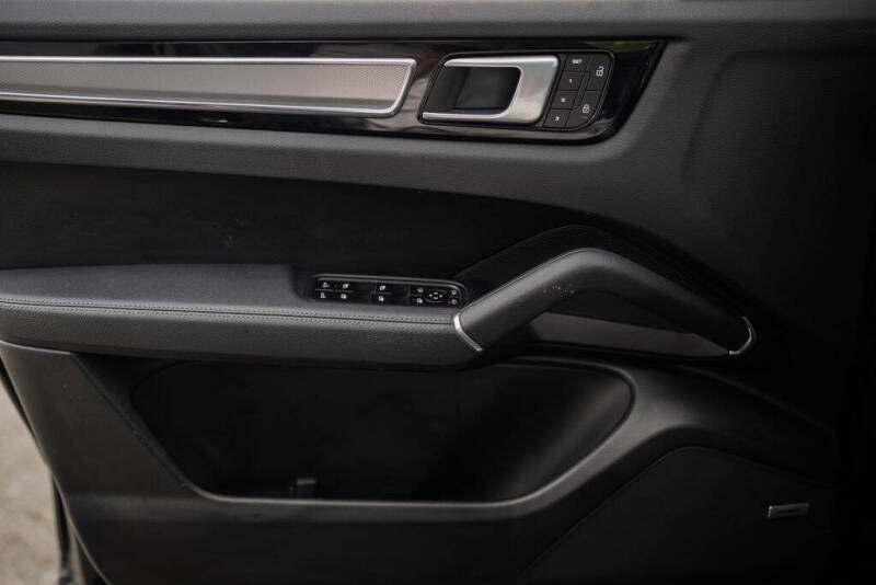 2022 Porsche Cayenne Platinum Edition