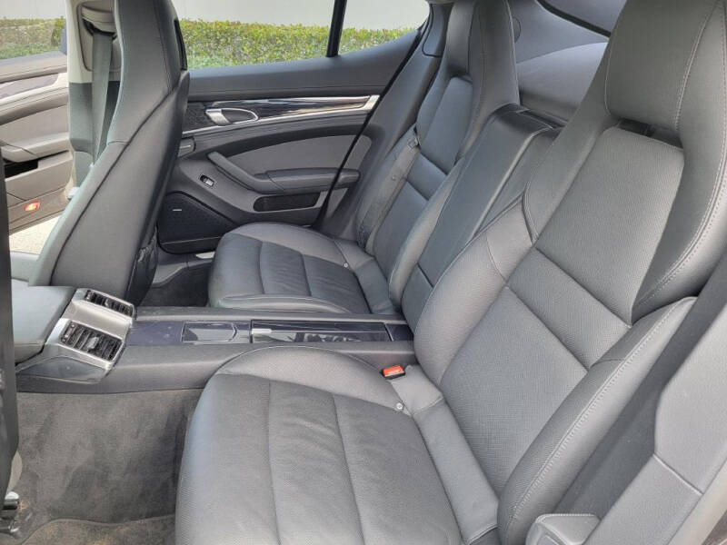 2011 Porsche Panamera 4