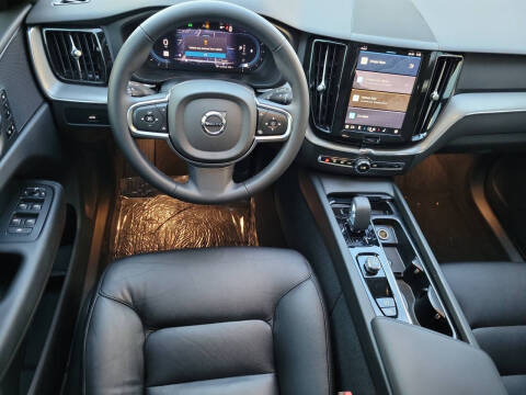 2024 Volvo XC60 B5 Core Dark Theme