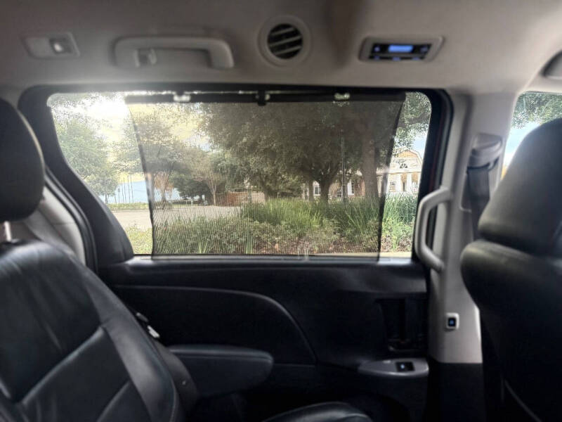 2017 Toyota Sienna SE Premium 8-Passenger