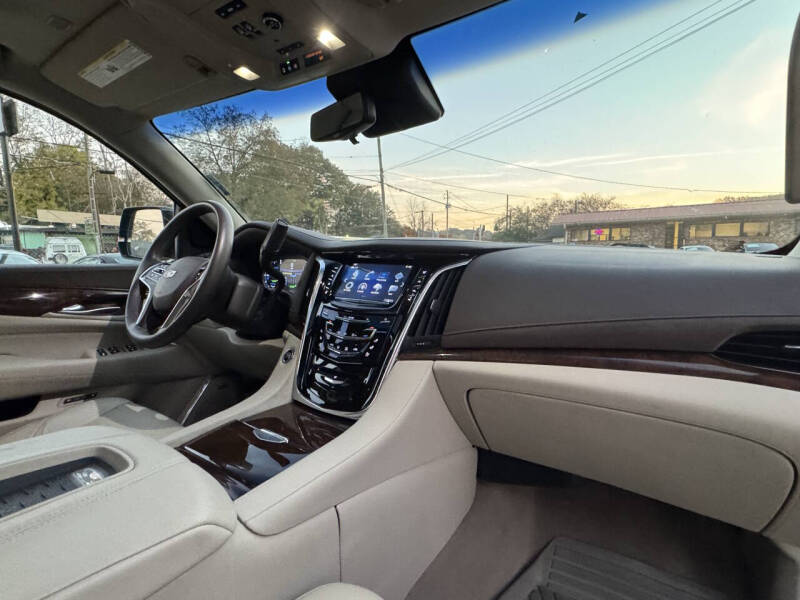 2017 Cadillac Escalade Luxury