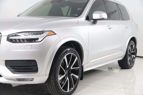 2022 Volvo XC90 T6 Momentum 7-Passenger