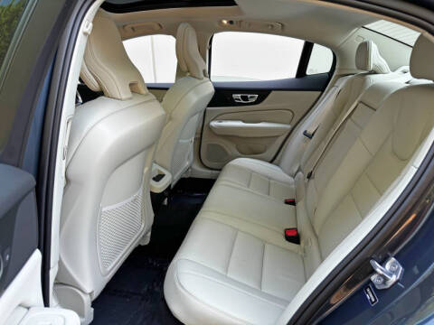 2022 Volvo S60 B5 Momentum