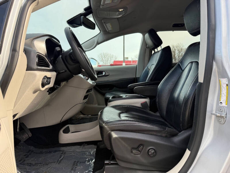 2022 Chrysler Pacifica Touring L