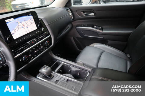 2023 Nissan Pathfinder SL