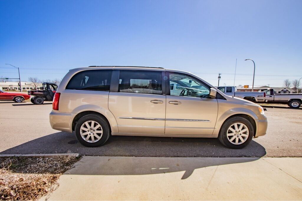 2014 Chrysler Town and Country 64