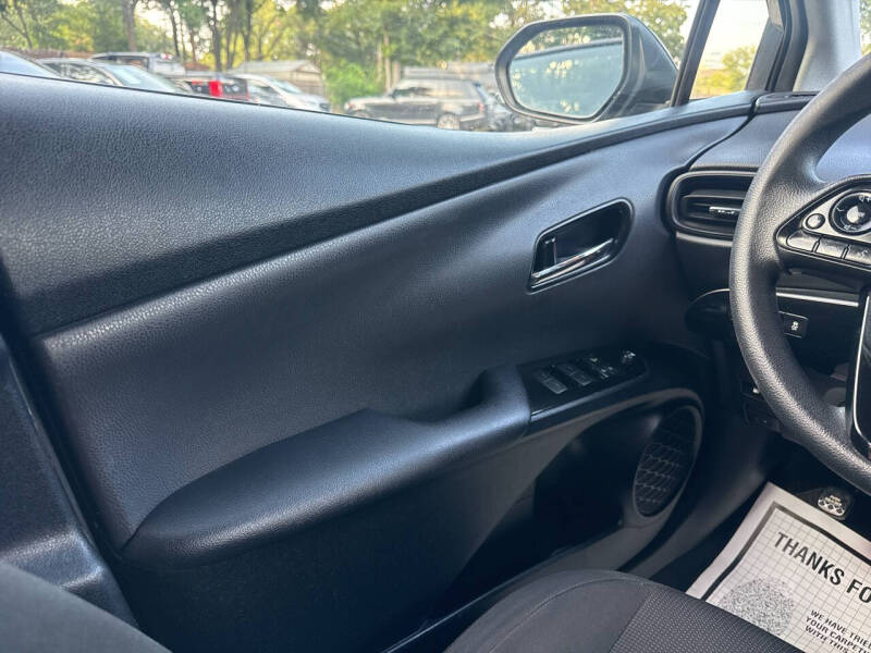 2020 Toyota Prius LE