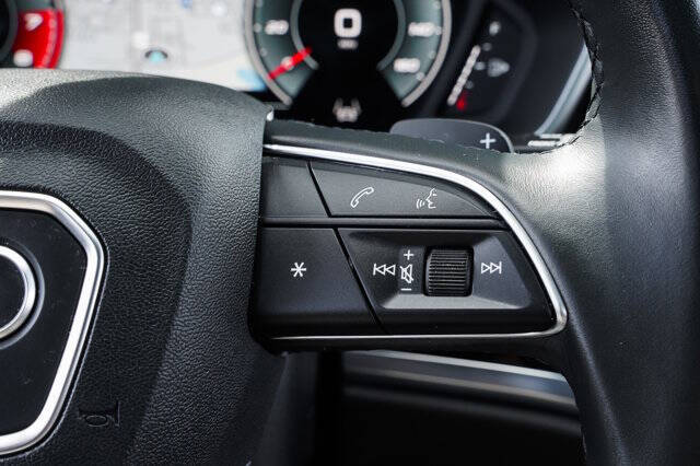 2024 Audi Q3 quattro S line Prem Plus 45 TFSI