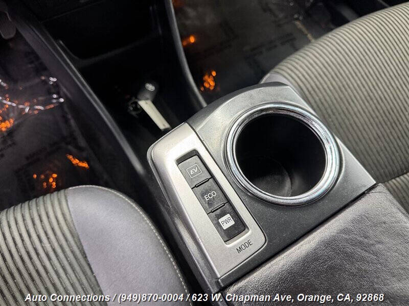 2016 Toyota Prius v Three