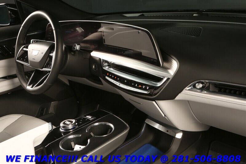 2024 Cadillac LYRIQ Luxury 1