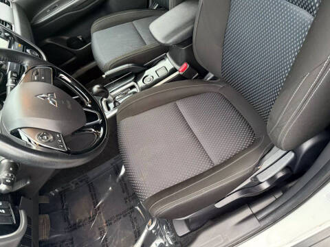 2017 Mitsubishi Outlander ES