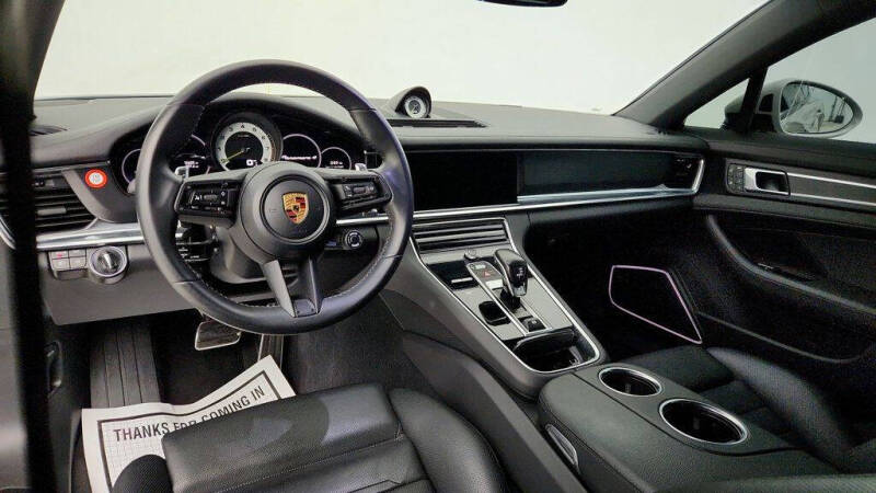 2022 Porsche Panamera 4 E-Hybrid Platinum Edition