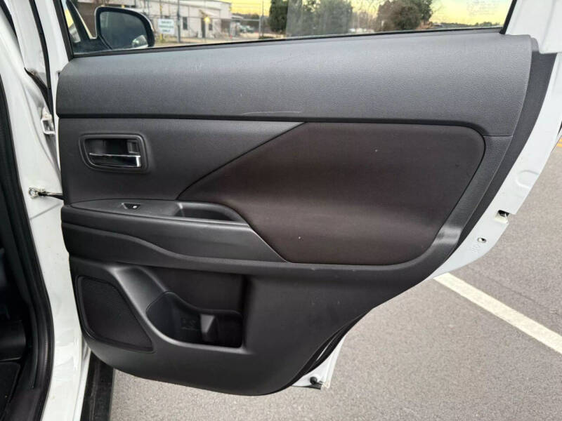 2017 Mitsubishi Outlander ES