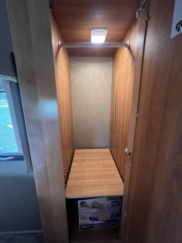 2016 Thor Motor Coach Palazzo 33.2 1 Owner!