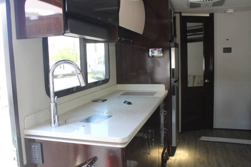 2015 Thor Motor Coach Challenger 37DT