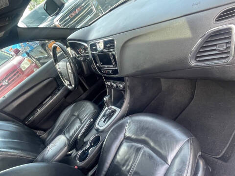 2011 Chrysler 200 Limited