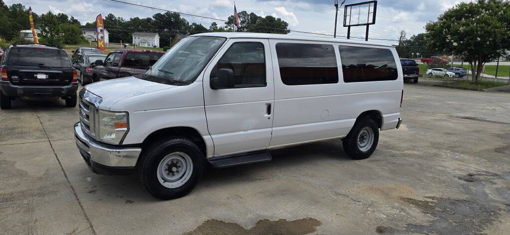 White 2013 Ford E-Series E-350 SD XLT E-350 SD XLT 3dr Passenger Van 1