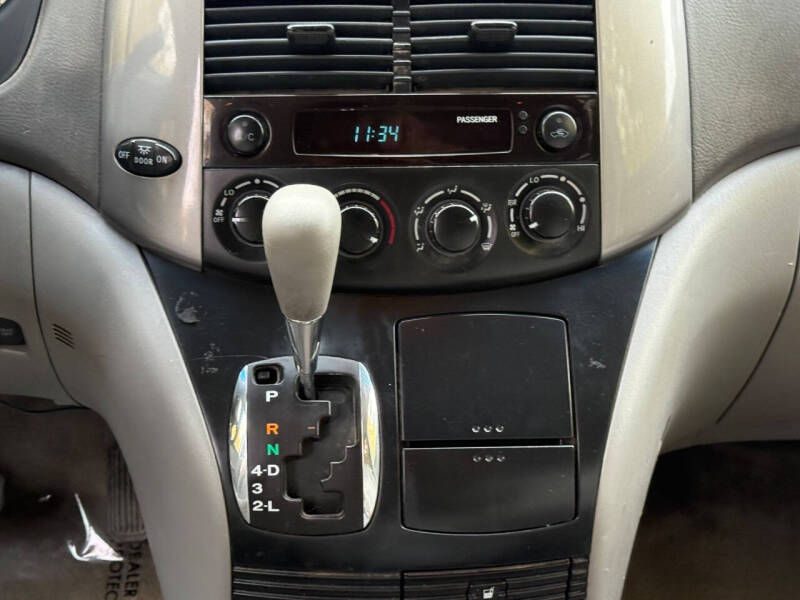 2010 Toyota Sienna LE 7-Passenger