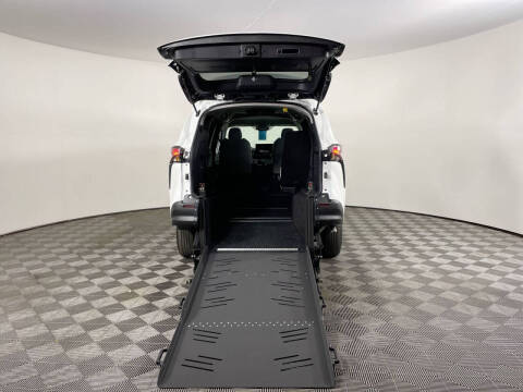 2025 Toyota Sienna LE 8-Passenger