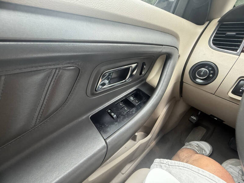 2011 Ford Taurus SEL