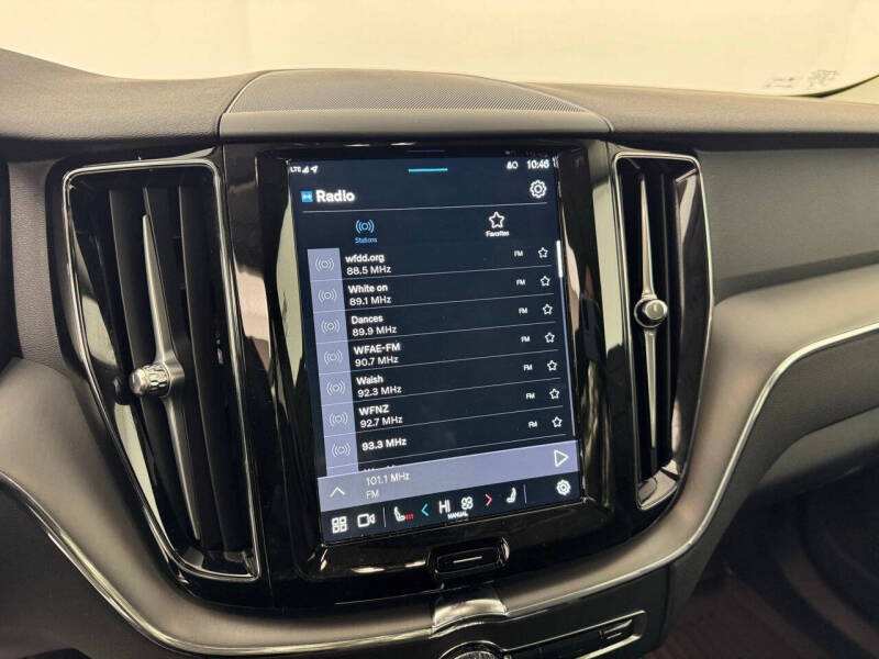 2024 Volvo XC60 B5 Core Dark Theme