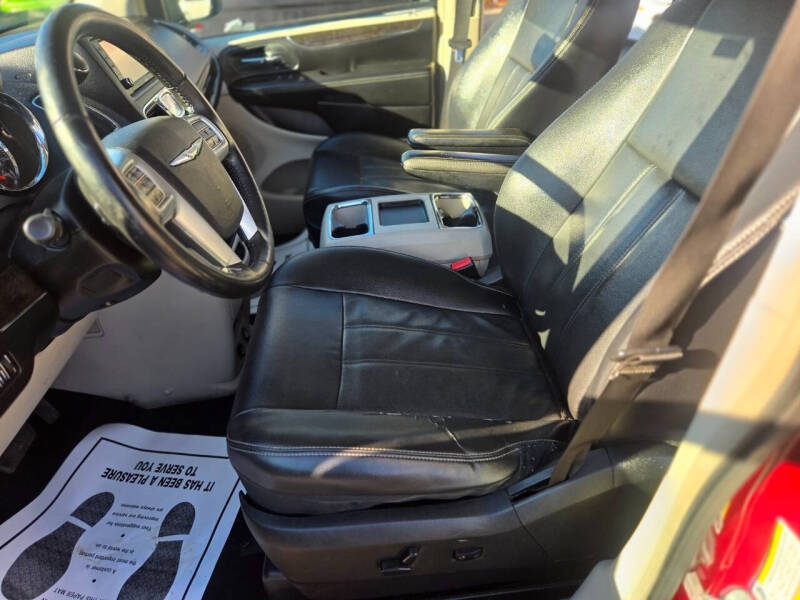 2013 Chrysler Town and Country Touring