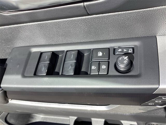 2025 Toyota Sequoia Platinum