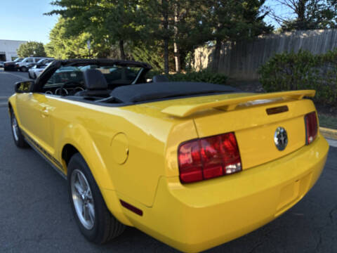 2005 Ford Mustang V6 Deluxe