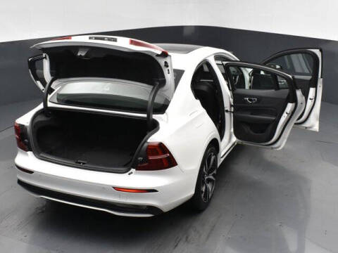 2024 Volvo S60 B5 Core Dark Theme