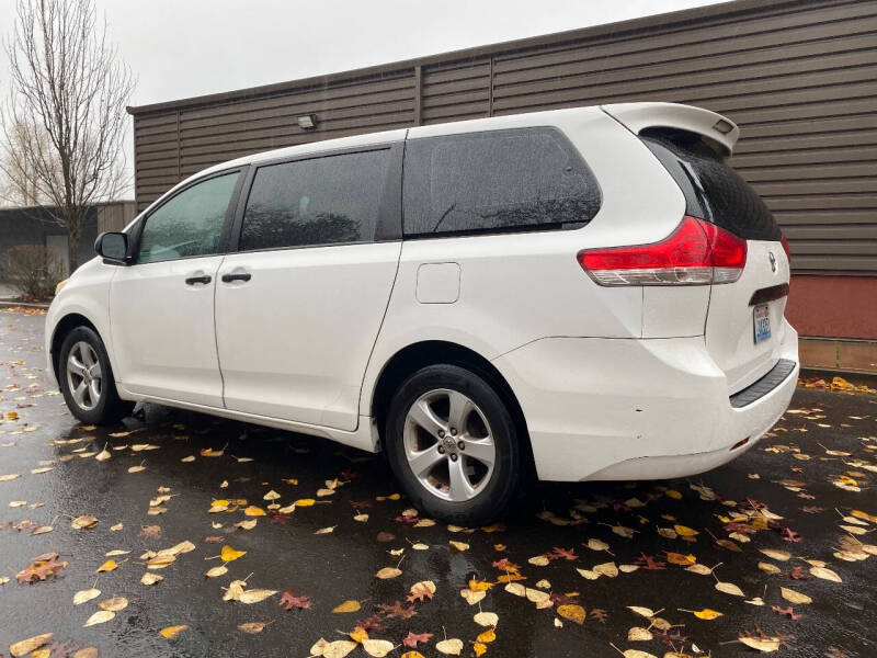 2012 Toyota Sienna Base 7-Passenger